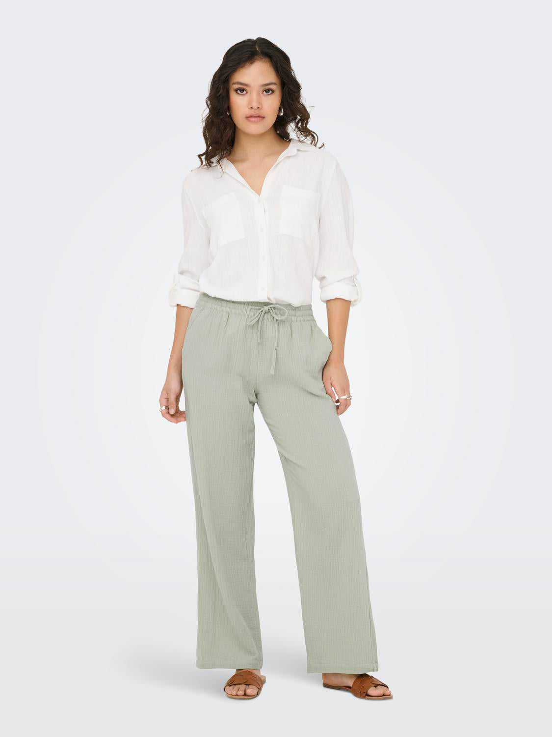 model_shot-front_full